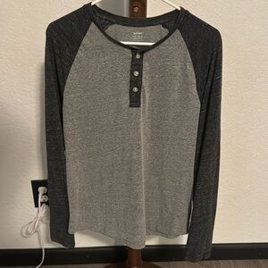 Medium 3 button long sleeve. old navy brand two tone grey. Round neck.